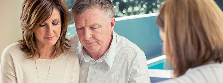 divorce attorney near syracuse ny image of divorced couple meeting with lawyer