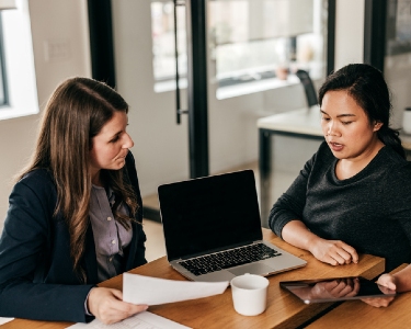 attorney for divorce near syracuse ny divorce attorney meeting with client